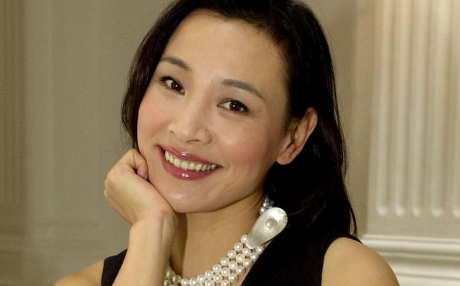 Joan Chen 2024 Zwart haar & chique haarstijl
