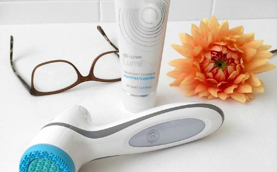 Review: I tried this $372 cleansing tool that promises to remove all your makeup and wash your face in two minutes