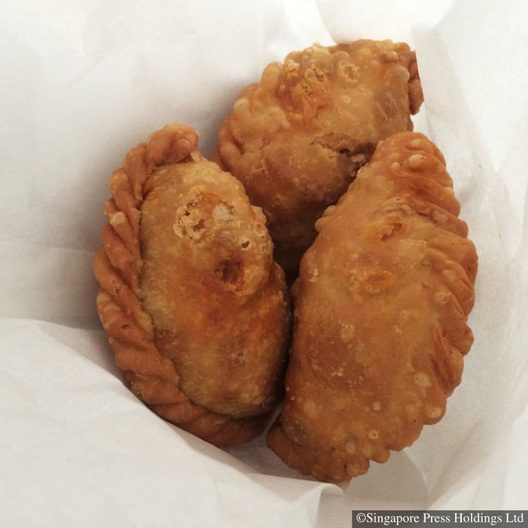 singapore hawker food curry puff