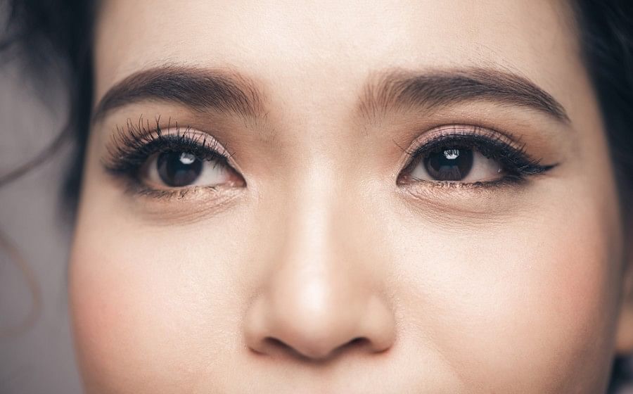 How to trim and tweeze your own eyebrows | Her World Singapore
