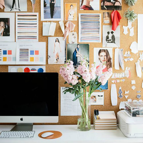 12 Simple Ways To Decorate Your Desk To Motivate You When Working