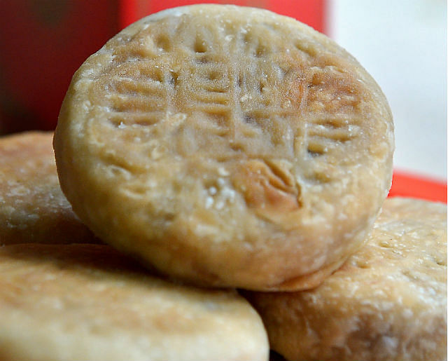 best traditional baked mooncakes hainan cuisine and snacks.jpg