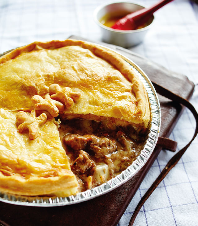 Simple steak and cheese pie recipe (with step-by-step ...